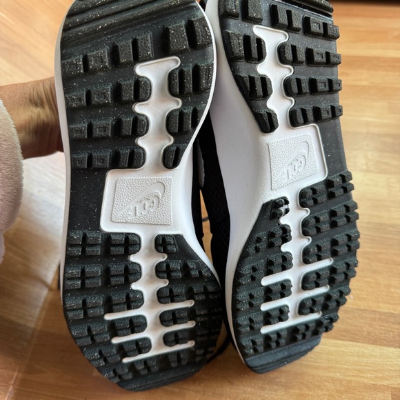 Nike roshe g nun junior size 4 with box black and white unisex - Picture 4 of 11